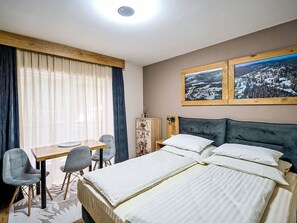 1 bedroom, free WiFi - Beautiful apartment for 4 guests with WIFI, TV and terrace (Jilemnice)