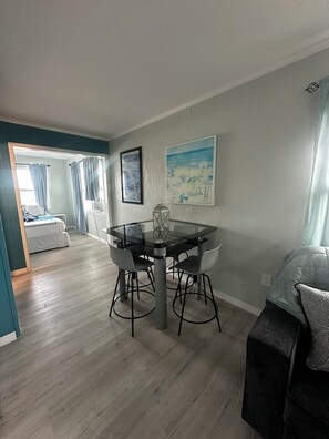 Dining - Experience the passion of hospitality, cleaning, and good location! (Bradenton Beach)