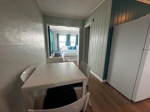 Dining - Experience the passion of hospitality, cleaning, and good location! (Bradenton Beach)