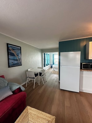 Interior - Experience the passion of hospitality, cleaning, and good location! (Bradenton Beach)