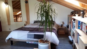 2 makuuhuonetta, silitysrauta/-lauta, Wi-Fi, vuodevaatteet