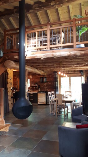 Pretty chalet in a wooded garden