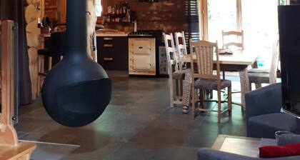 Pretty chalet in a wooded garden