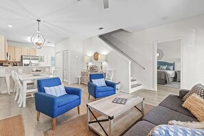 Smart TV, ping pong - Ocean Roar: 3 Bed/2.5 Bath Townhouse-300 Yards from Beaches (Miramar Beach)