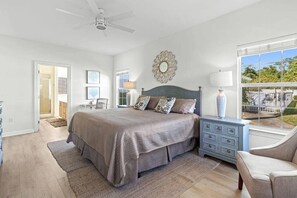 3 habitaciones, escritorio y tabla de planchar con plancha 