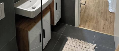 1 soverom, strykejern/-brett, reiseseng for barn og wi-fi (inkludert)