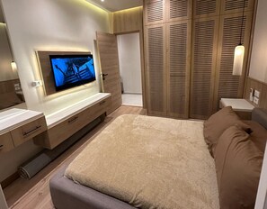 3 bedrooms, iron/ironing board, travel cot, free WiFi - Premium Apartments with Private Garden and Outdoor Lounge (Sheikh Zayed)