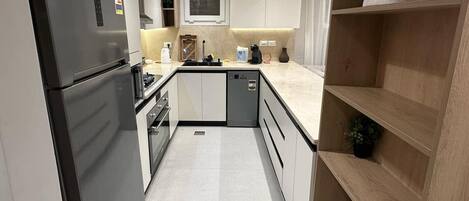 Fridge, microwave, oven, stovetop