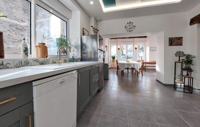 Amazing home in Neuilly le Vendin