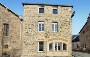 Exterior - Amazing home in Neuilly le Vendin (Neuilly le Vendin)