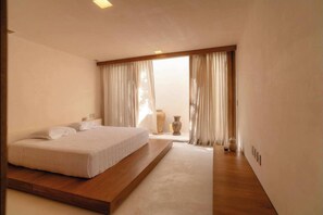 5 bedrooms, WiFi, bed sheets