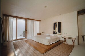 5 bedrooms, WiFi, bed sheets