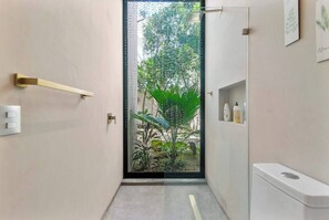 Shower, towels - M11 Casa Leto - Luxury Villa in Gated Community (Tulum)