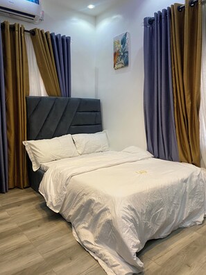 2 dormitorios, tabla de planchar con plancha, wifi y ropa de cama