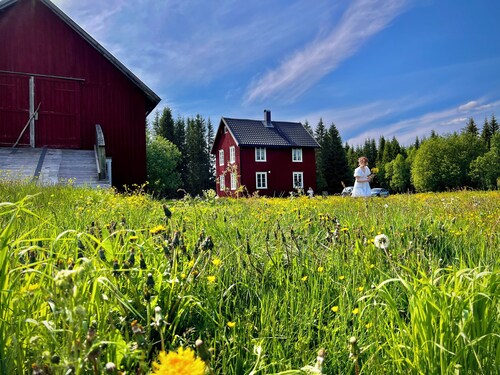 Family-friendly Idyllic Farmhouse