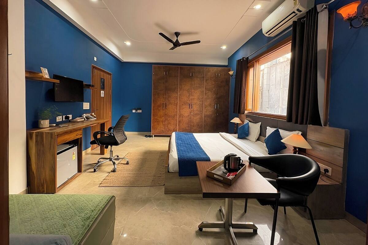 Superior Room | Desk, soundproofing, free WiFi, bed sheets