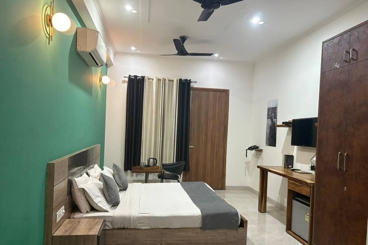 Deluxe Room | Desk, soundproofing, free WiFi, bed sheets