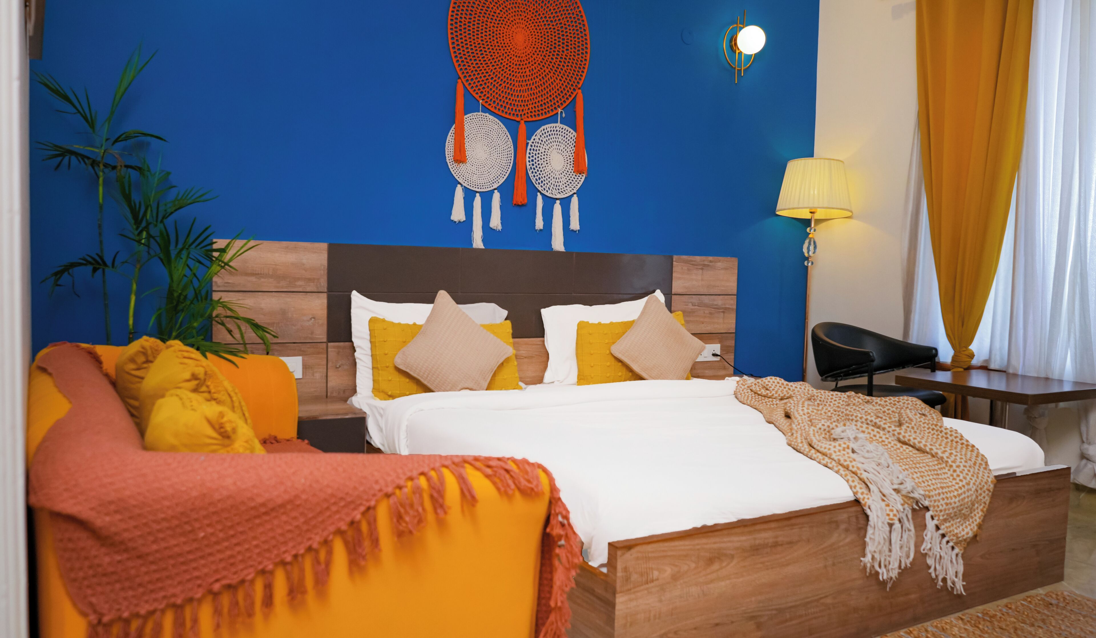 高级房 | 办公桌、隔音、免费 WiFi、床单