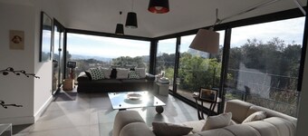 Contemporary house in the garrigue 