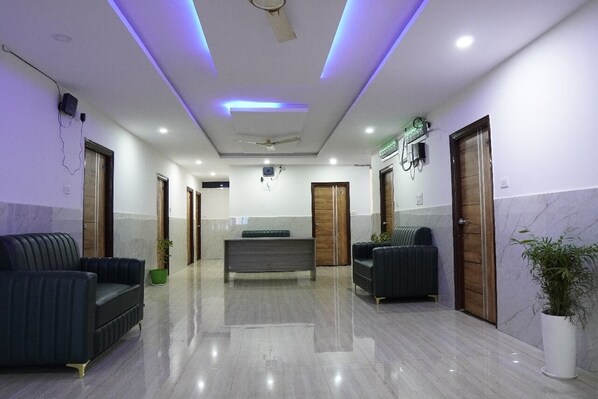 Living area - hotel cozy (Hyderabad)