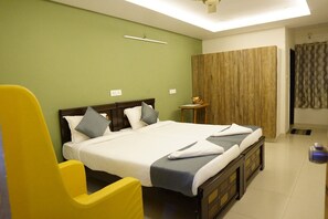 Desk, free WiFi - hotel cozy (Hyderabad)