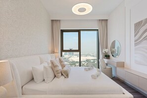 A modern hotel room with a large bed, a view of the city, and a minimalist decor. - Bright and Exquisite 1-Bedroom in Downtown views 2 (Dubai)