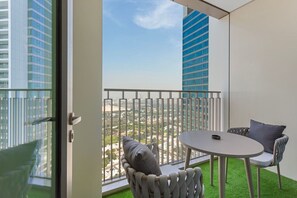 Outdoor dining - Bright and Exquisite 1-Bedroom in Downtown views 2 (Dubai)