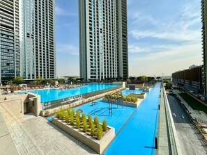 Pool - Bright and Exquisite 1-Bedroom in Downtown views 2 (Dubai)