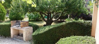 LE THYM house 500 meters from the village with private parking.