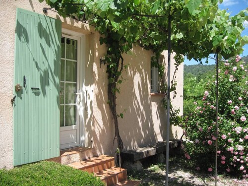 LE THYM house 500 meters from the village with private parking.