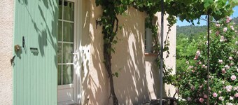 LE THYM house 500 meters from the village with private parking.