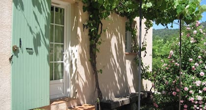 LE THYM house 500 meters from the village with private parking.