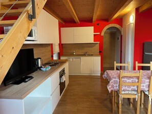 Private kitchen - App 5 Villa P. Ideal for 4 people with pool for a vacation of sports and relaxation (Malcesine)