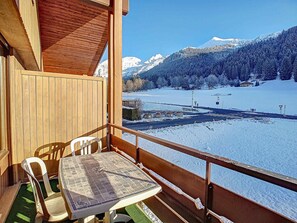 Outdoor dining - Cosy 55m² duplex for 6 in La Clusaz, pets allowed, wifi included (La Clusaz)