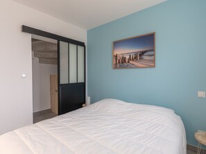 5 bedrooms, desk, free WiFi