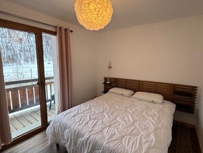 2 bedrooms - Prestigious apartment 50m from slopes with balcony and view (Montgenèvre)