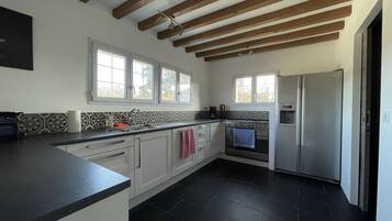 Oven, coffee/tea maker, toaster