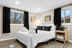 2 dormitoris, escriptori, planxa i posts de planxar i wifi gratuïta 