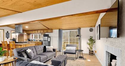 Comfort Cabin - 2BD Family Getaway in Creve Coeur