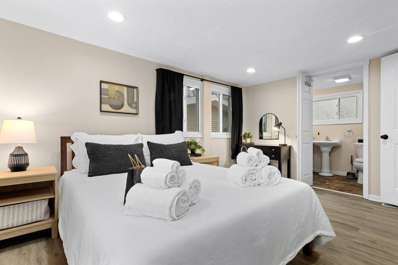 2 bedrooms, desk, iron/ironing board, free WiFi