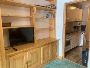 KĂŒhlschrank, Mikrowelle, Ofen, Herdplatte