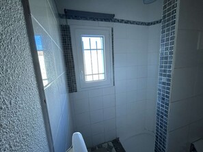 Bathroom - House 8 Pers, 3 Bdr, 300m Beach, AC, Parking, Pets Welcome (Narbonne)