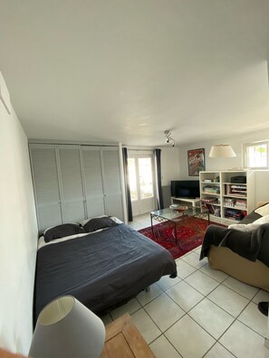 5 bedrooms, iron/ironing board, travel cot, WiFi