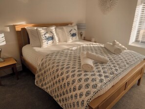 3 bedrooms, iron/ironing board, WiFi, bed sheets - Bramble Barn Carlton Colville Lowestoft 8 Guests (Carlton Colville)