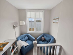 TV - Seaside Serendipity Cottage (Merritt's Harbour)