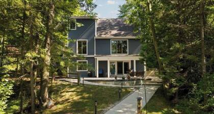 Lake Therapy-Dock/FirePit/GameRoom/HotTub