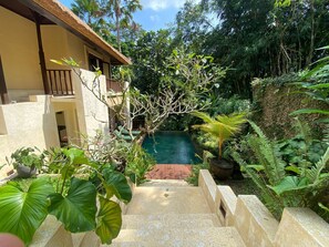 Property grounds - Chic 3-bedroom villa with AC and WiFi in charming Bali (Bali)