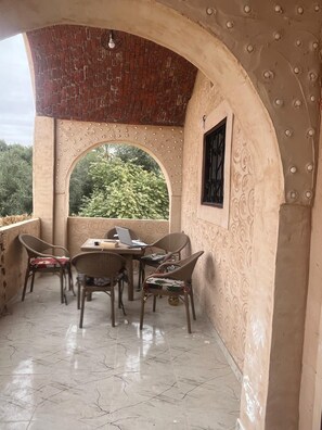 屋外ダイニングエリア