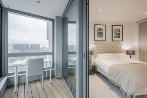 3 chambres, bureau, fer et planche à repasser, lit parapluie