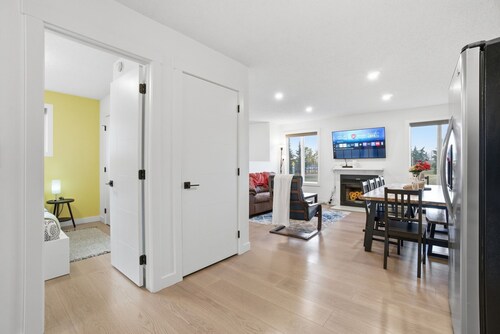 Cindy - 3 Bedrooms, Cozy Main Floor Suite!